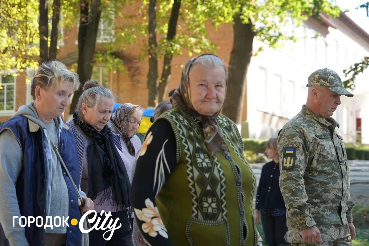 У селі Велика Яромирка городоччани провели в останню путь захисника Віктора Васильківського