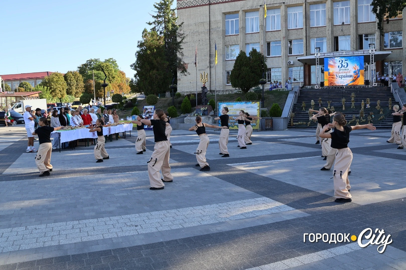 «Україну я хочу бачити вільною». Як у Городку відзначили 35-ту річницю Незалежності