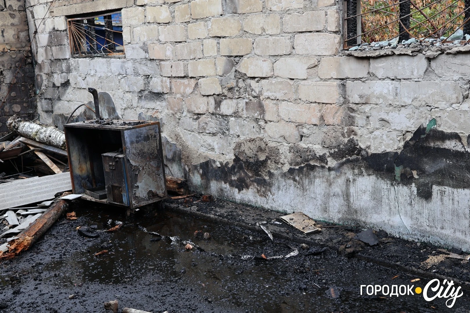 Згуртувалися навколо справи життя: як відновлюють магазин «Партнер» у Городку