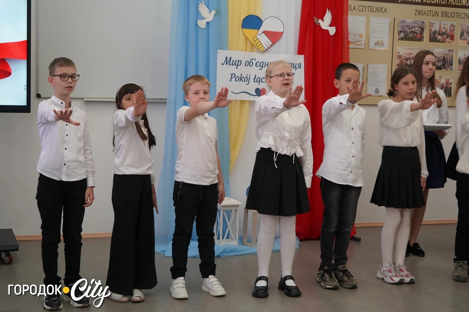 «Можливо, разом знайдемо рішення»: Пйотр Лукасевич відвідав польськомовний ліцей у Городку