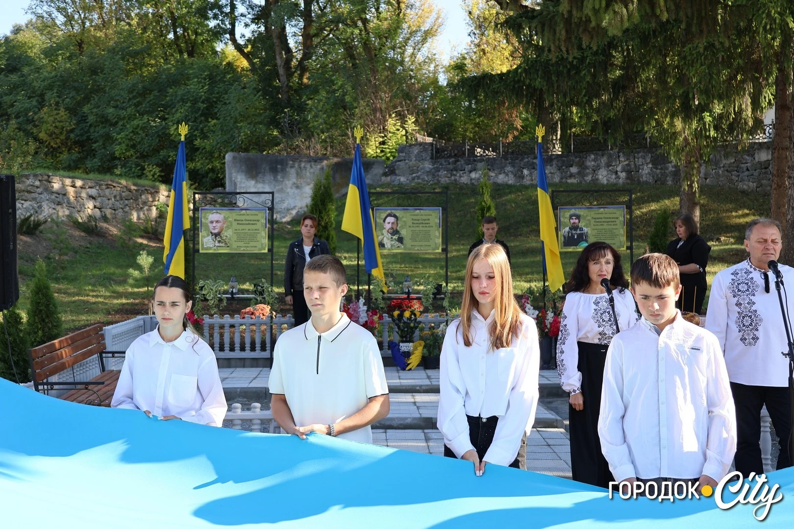 У Великому Карабчієві відкрили меморіальну дошку трьом полеглим захисникам