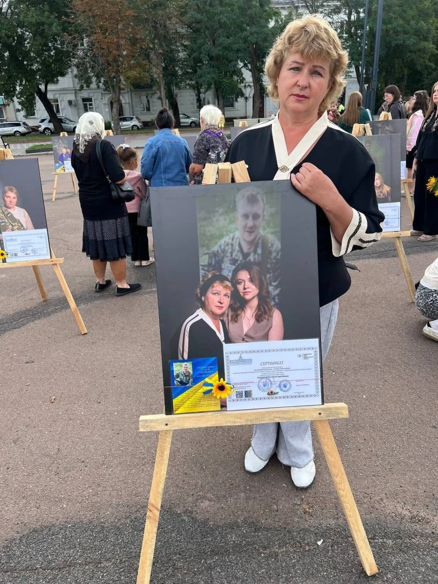 Родини полеглих воїнів із Городоччини долучилися до фотовиставки у Хмельницькому