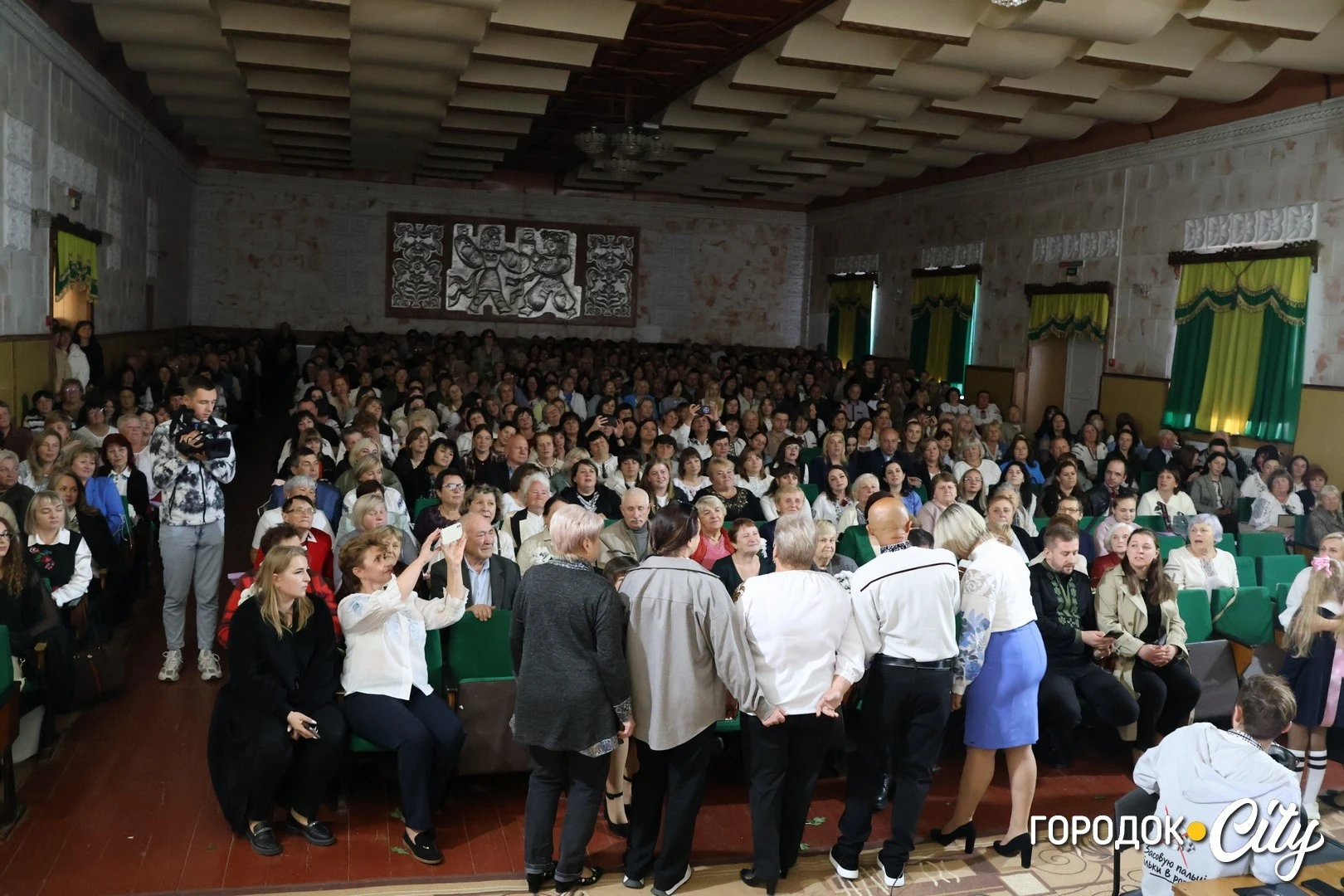 У Городку привітали працівників освіти з професійним святом