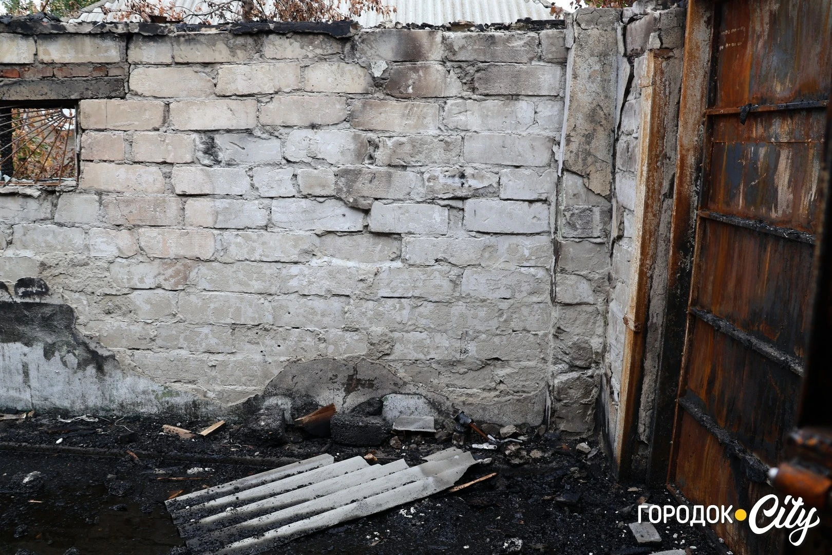 Згуртувалися навколо справи життя: як відновлюють магазин «Партнер» у Городку
