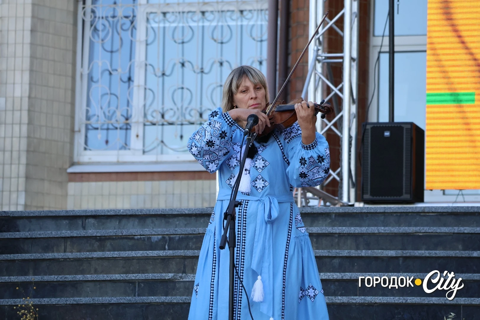 «Україну я хочу бачити вільною». Як у Городку відзначили 35-ту річницю Незалежності