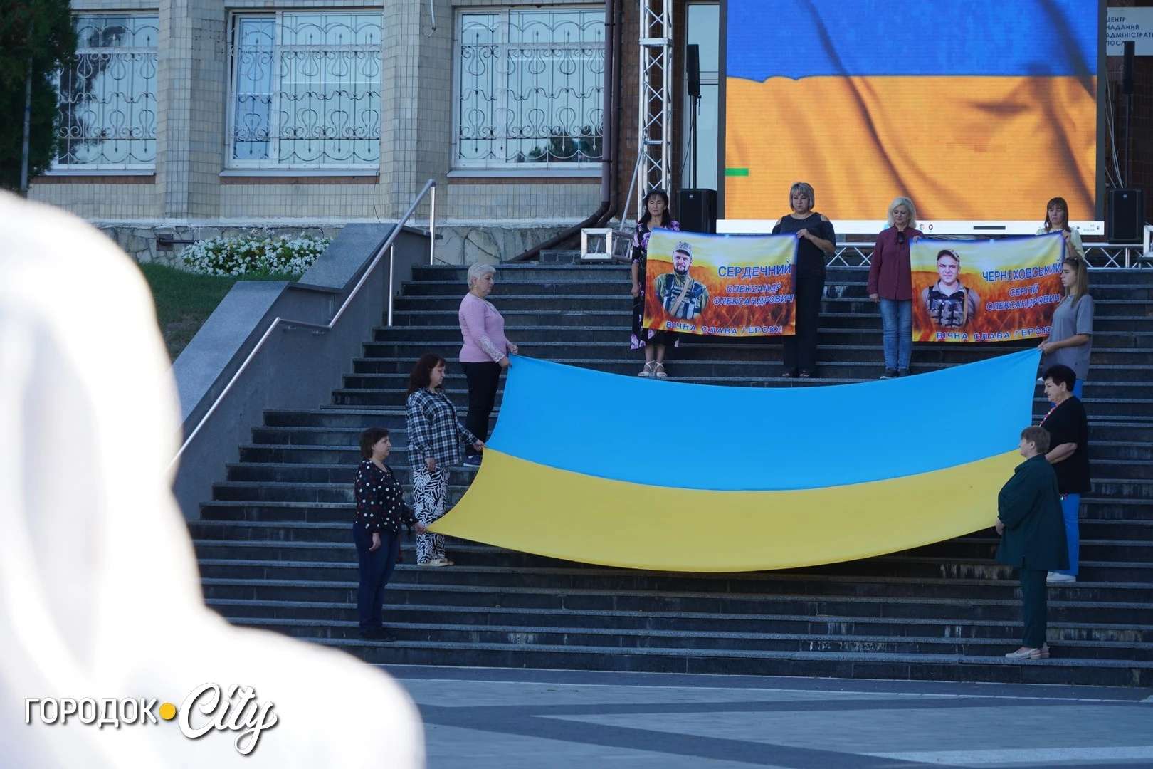 У Городку згадали історії двох полеглих воїнів — Олександра Сердечного та Сергія Черніховського