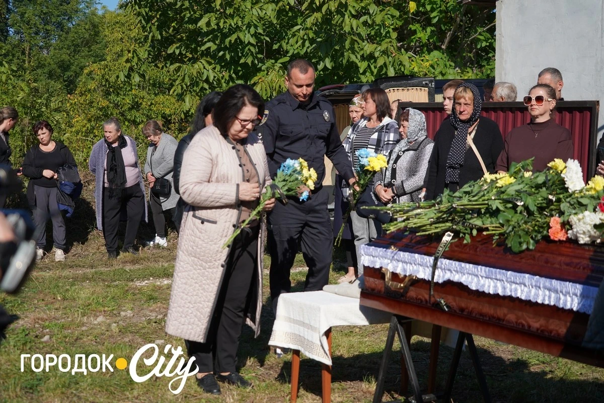 У селі Велика Яромирка городоччани провели в останню путь захисника Віктора Васильківського