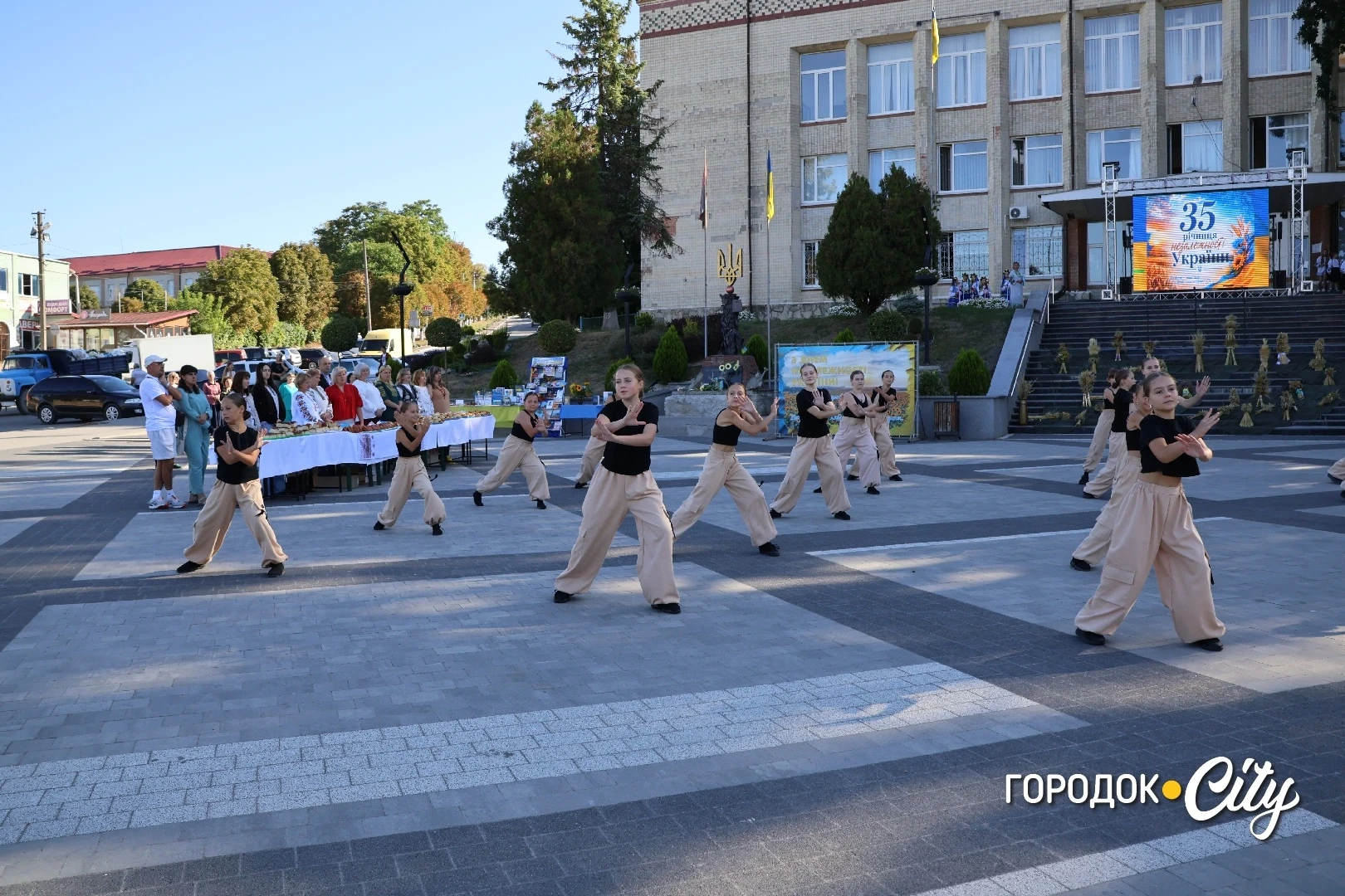 «Україну я хочу бачити вільною». Як у Городку відзначили 35-ту річницю Незалежності