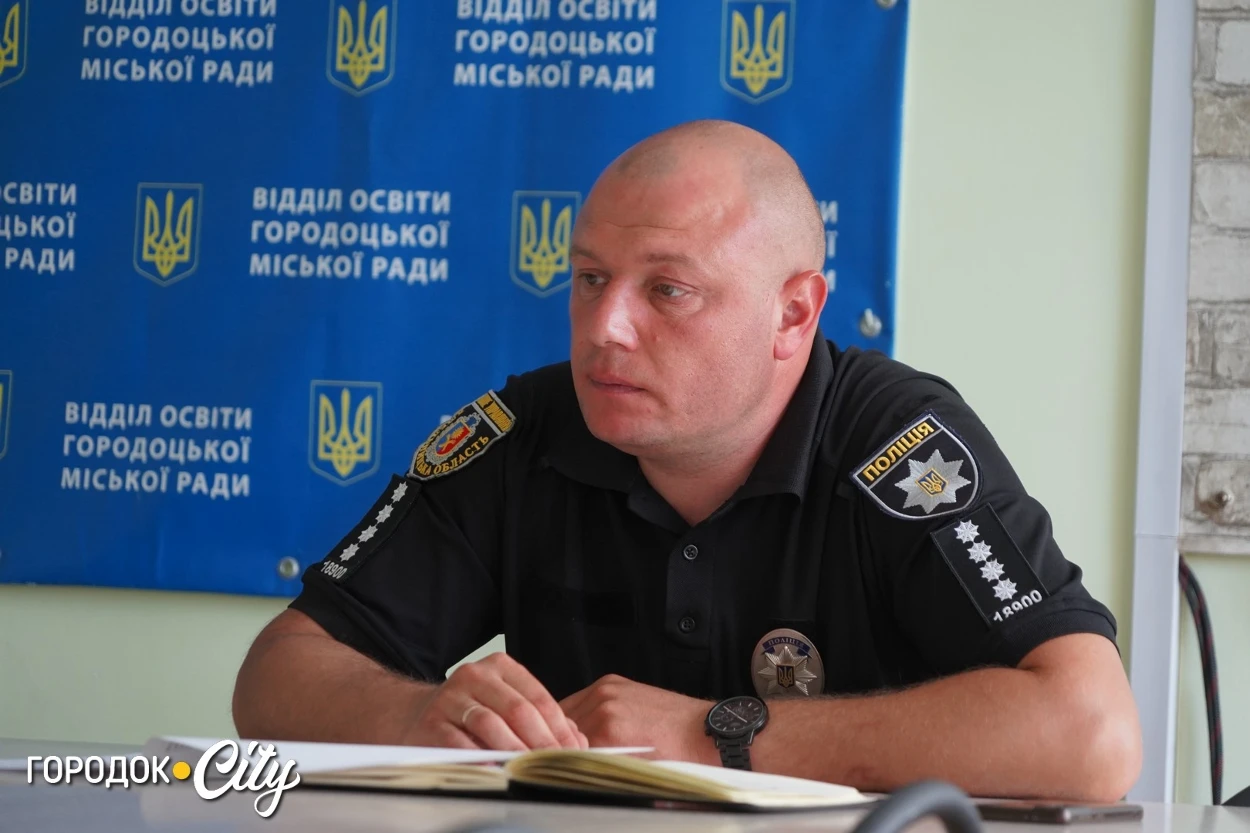 Три ДТП за літо: у Городку поліцейські зібрали батьків юних мотоциклістів