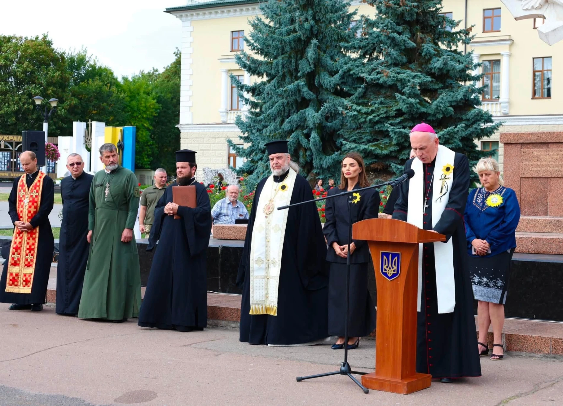 Родини полеглих воїнів із Городоччини долучилися до фотовиставки у Хмельницькому
