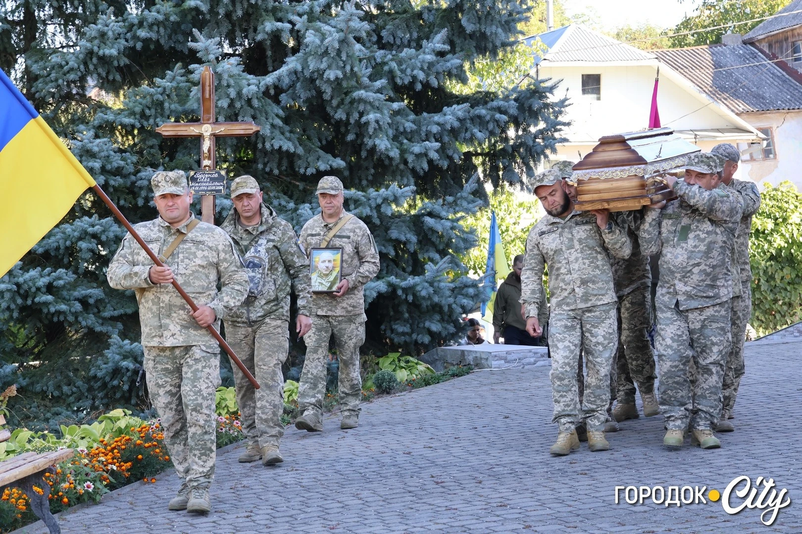 У Сатанові попрощалися із загиблим захисником Олегом Бодуновим