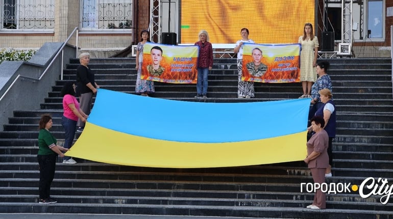 На площі Героїв Майдану вшанували пам’ять двох полеглих городоччан
