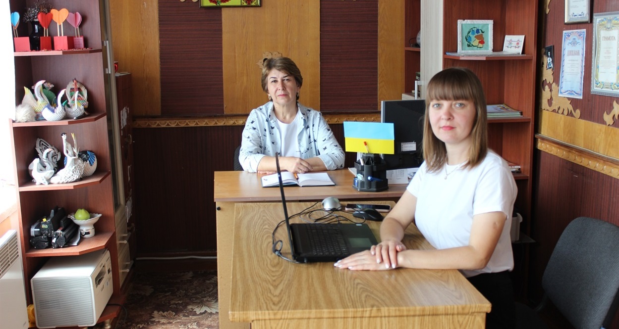 Директорка Чорниводського будинку культури разом із колегою