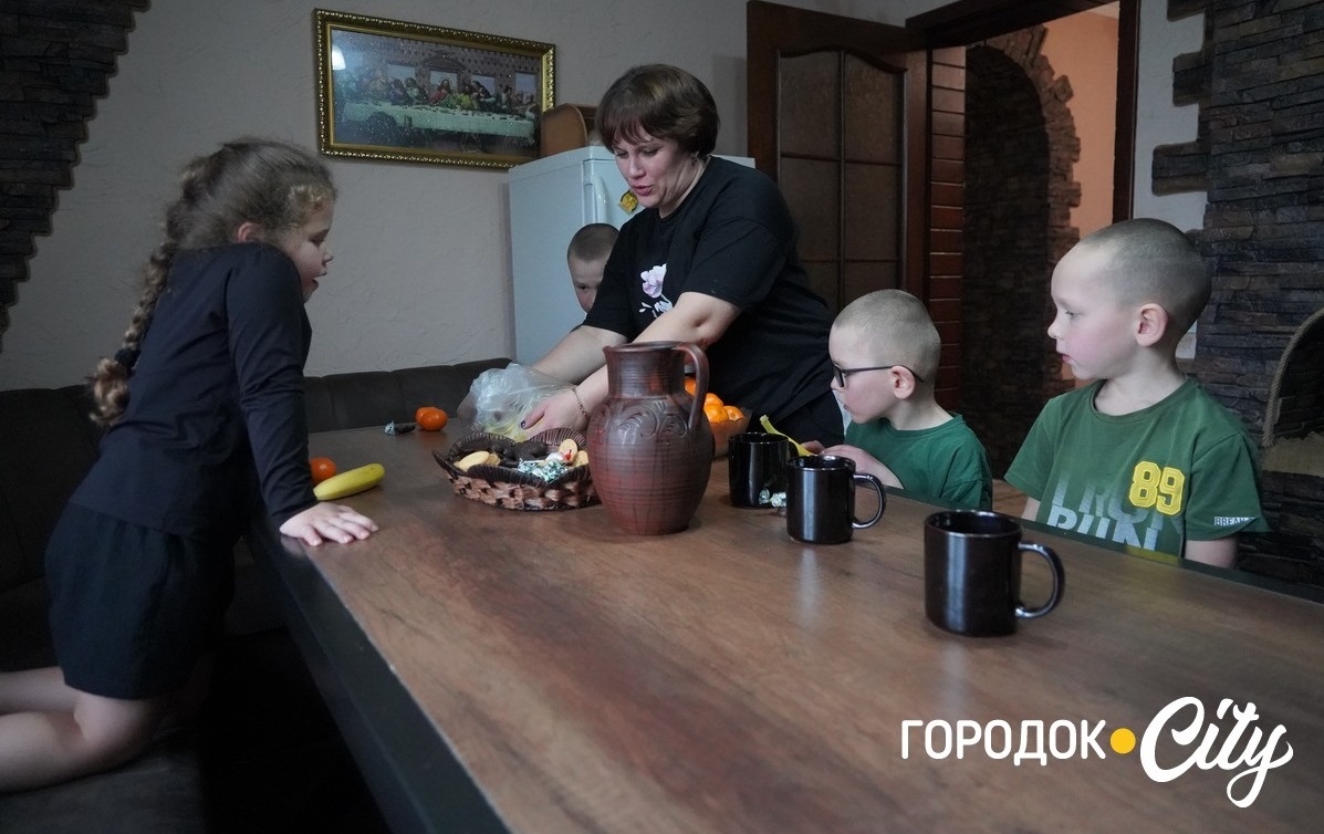 Традиція родини - збиратися вранці за столом і перед сніданком молитися