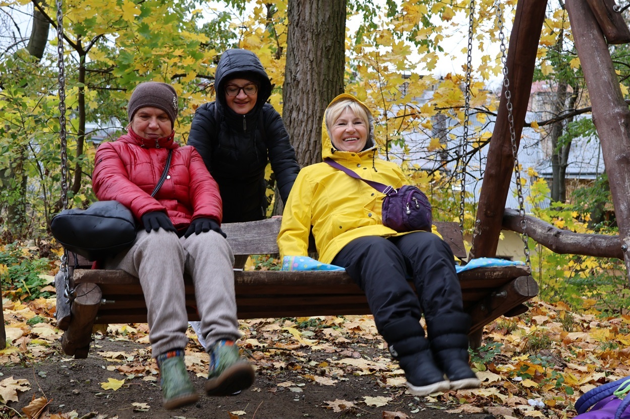 Так жінки релаксують після прогулянки. 