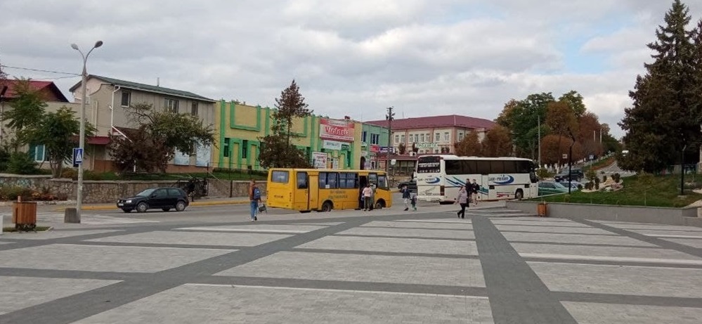 Автобуси рухатимуться в реверсивному напрямку.