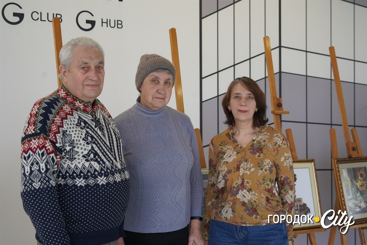 Невістка мисткині Наталія Вовнянко із батьками. 