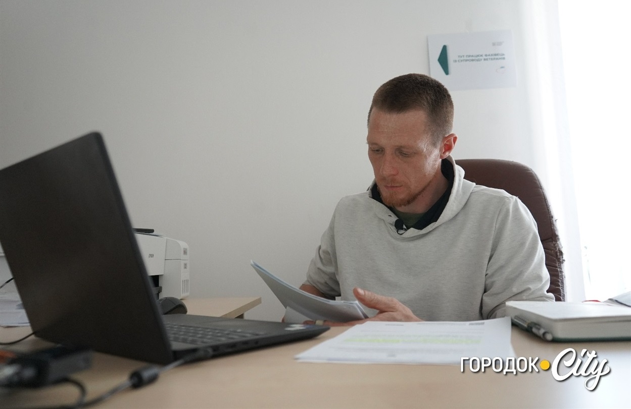Руслан Зеленков працює помічником ветерана з грудня 2024 року. 