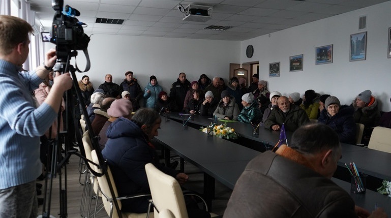 5 грудня прийшли у міськраду обурені мешканці міста Городок.