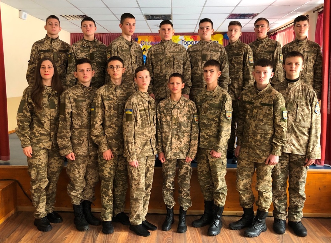 Кадетський клас, класною керівницею якого є Уляна Сівець