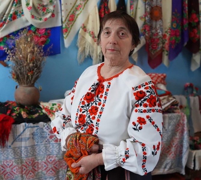Олена Мельник