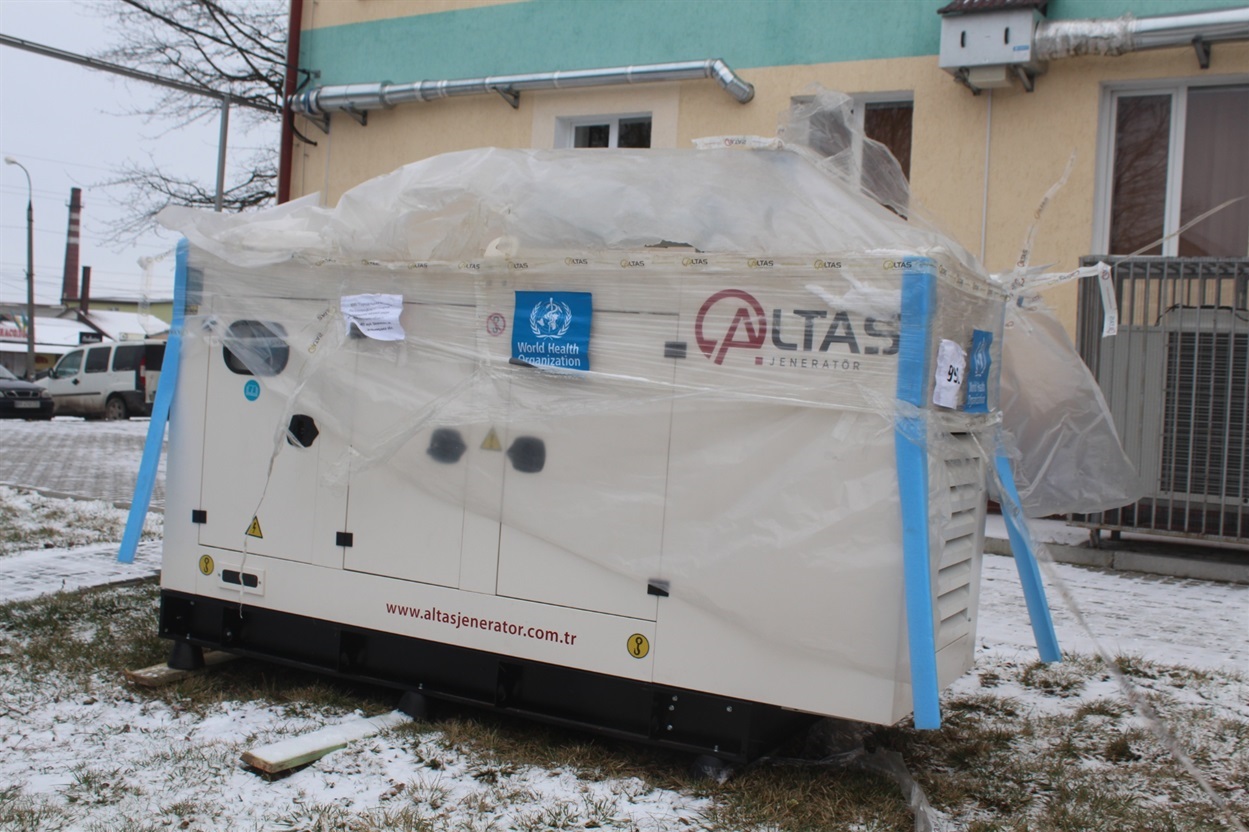 У пологове відділення ми придбали реанімаційну систему із підігрівом. В хірургічне – операційні столи і операційні лампи. Закупили дороговартісний генератор, який забезпечує всі наші відділення.