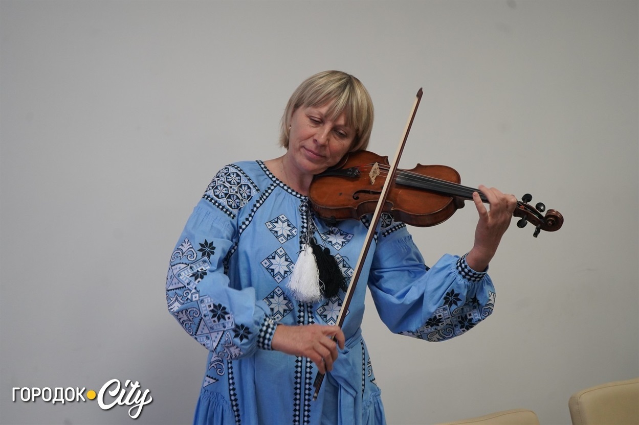 Леся Коморна 