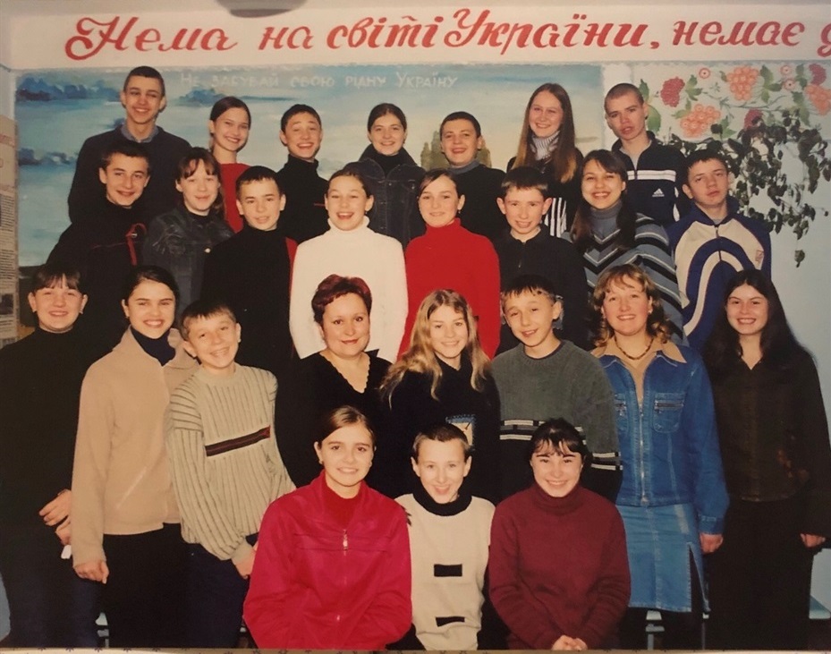 Шкільні роки у Городоцькому ліцеї №4. Віталій - у дев'ятому класі. На фото - верхній ряд, перший зліва