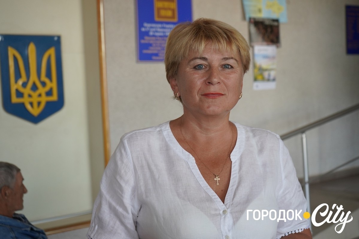 Олена Хоптинець.