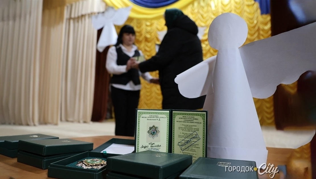 Вручення посмертних відзнак рідним полеглих воїнів