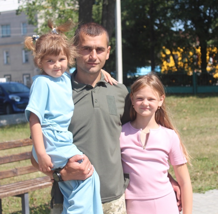 Кіра з татом.
