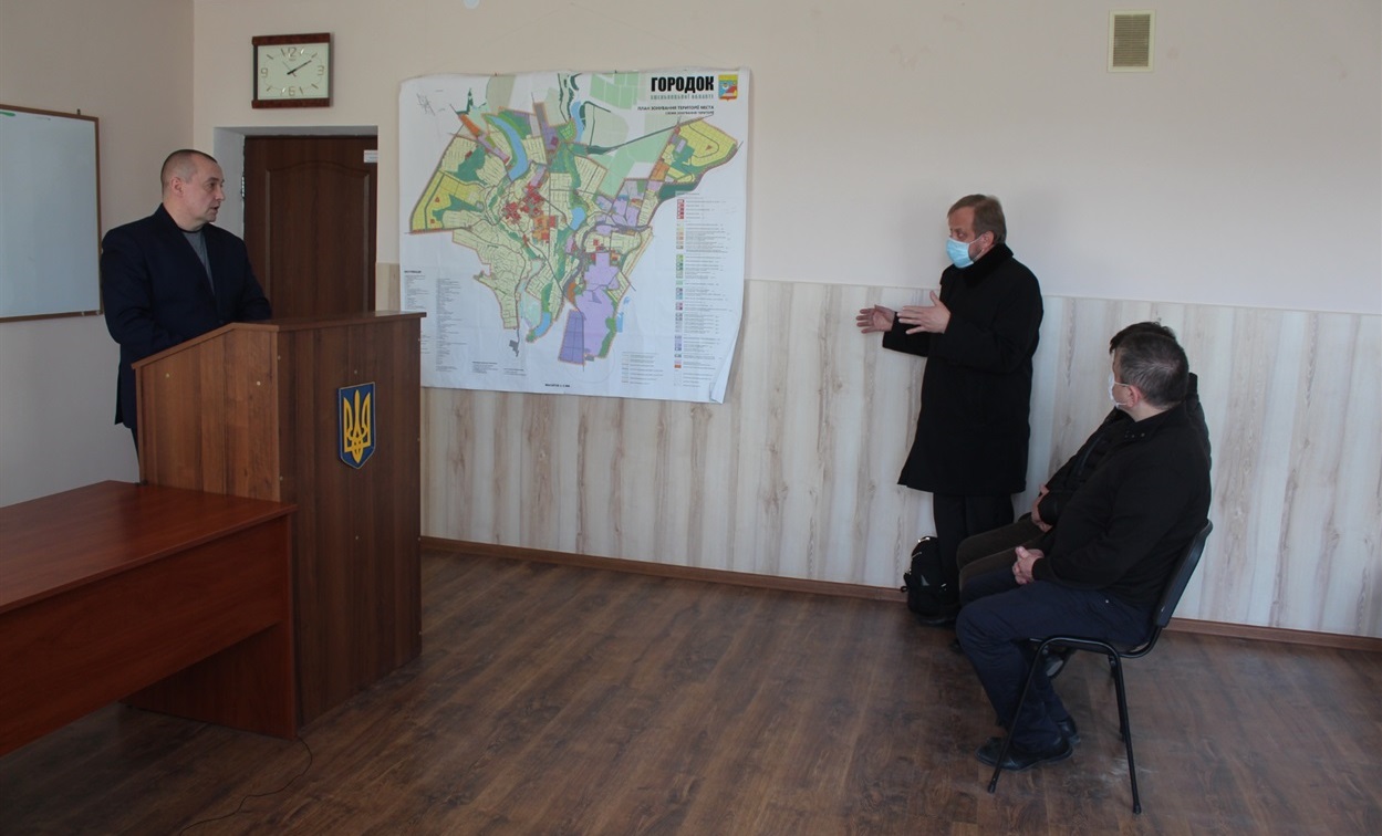 Не завадило б забезпечити патрулювання правоохоронців під час богослужінь. Наявність чергових поліцейських ще більше дисциплінуватиме вірян, - зазначили священники