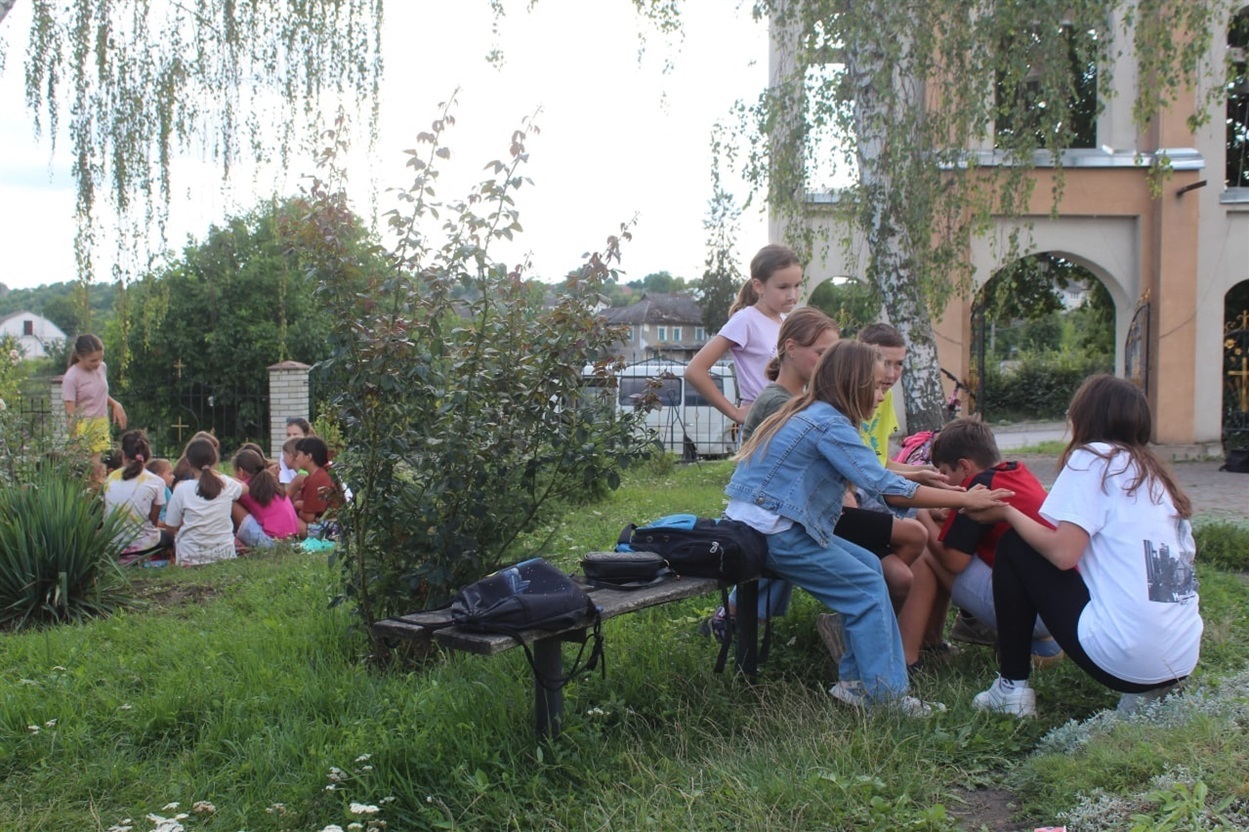 Табір «Веселі канікули з Богом» проводять при церкві кожного літа. 