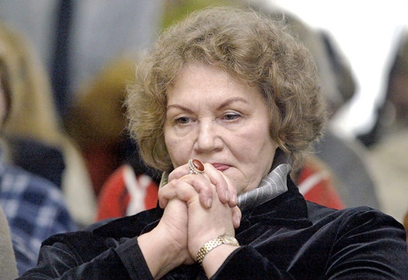 Ліна Костенко, поетеса.