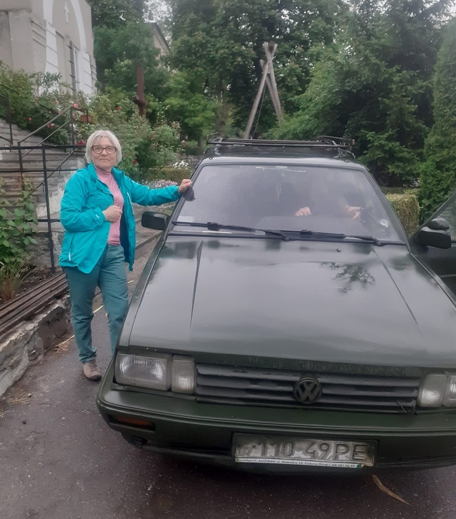 Автомобіль, який священник завіз воїну з Сатанівщини