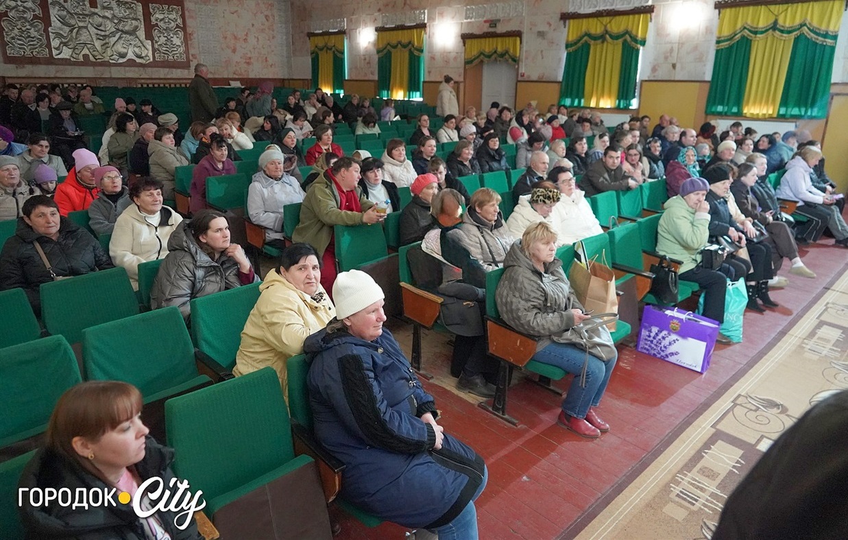 «Мене запросили — я приїхав»: у Городок завітав відомий священник-блогер Олексій Філюк