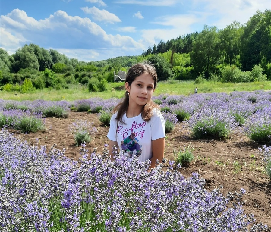 Городоччанка Анастасія на Лавандовому полі у Городку.