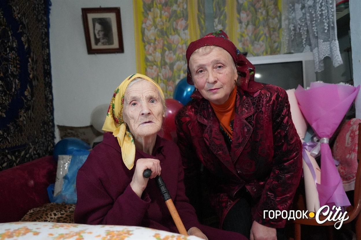 Людмила Леонтіївна з донькою Тамарою.