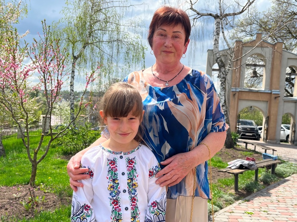 Віра Притула з онукою.