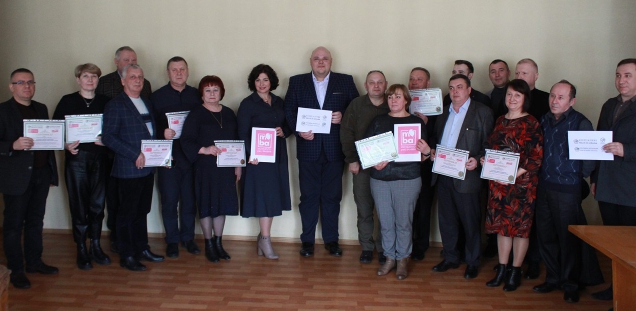 Керівники медзакладів області, які отримали сертифікати