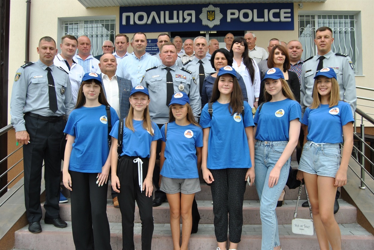 Радість свята разом з поліцейськими розділили їхні вірні помічники «хомівці»
