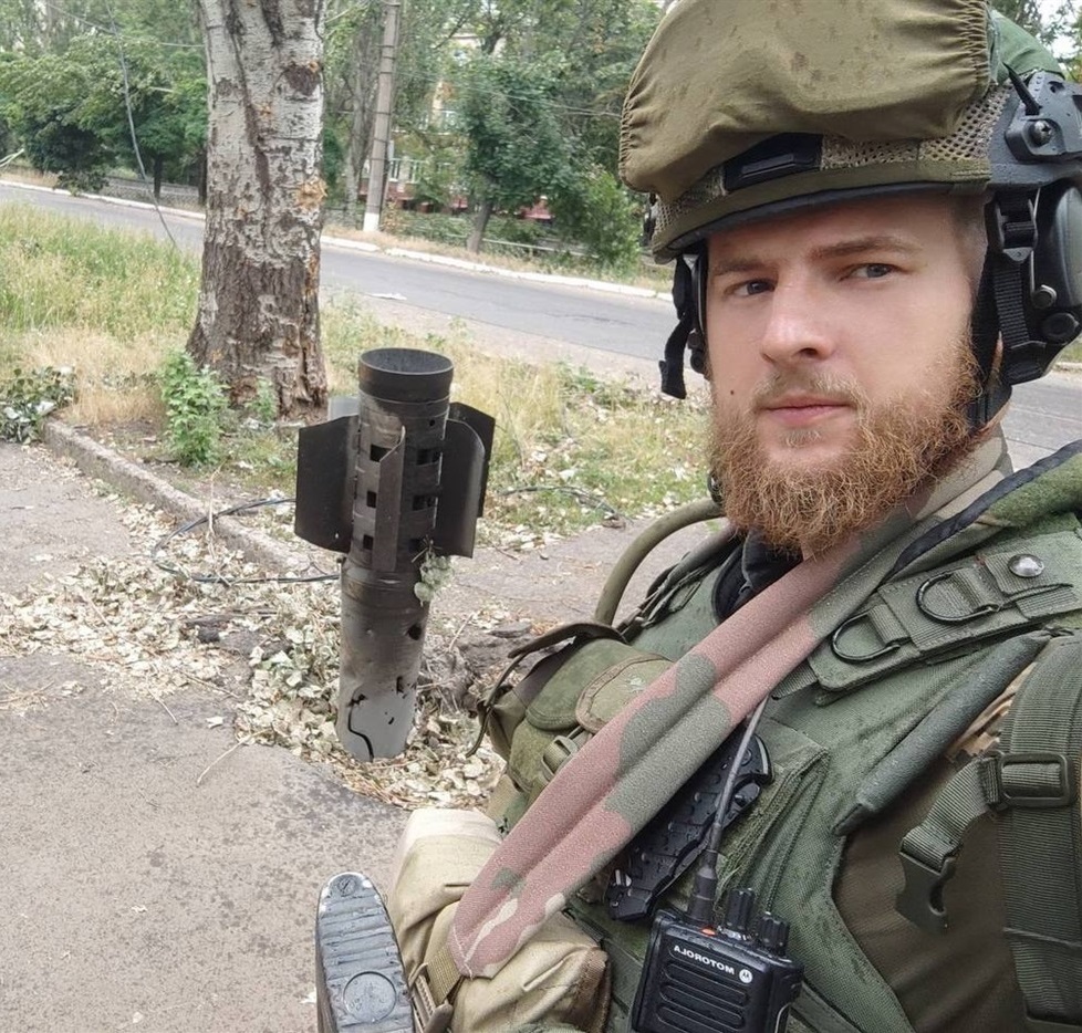 «Прометей»  —  головний сержант роти.