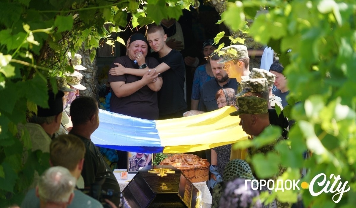 Прощання із захисником біля рідної  домівки. 