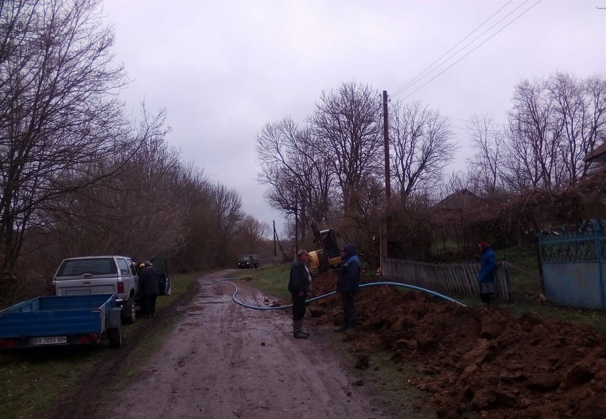 Місцеві жителі радіють, адже вже скоро матимуть воду  у власних оселях