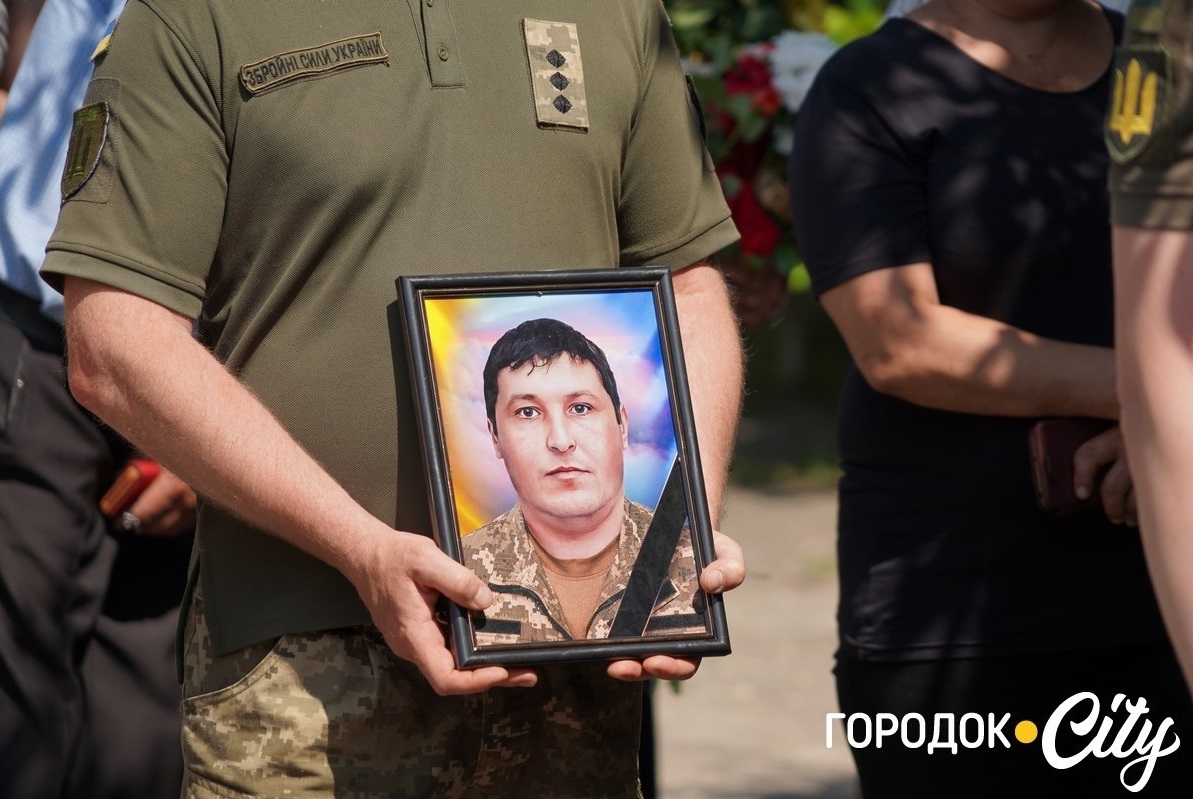 Посмертне фото Героя Василя Бевза.