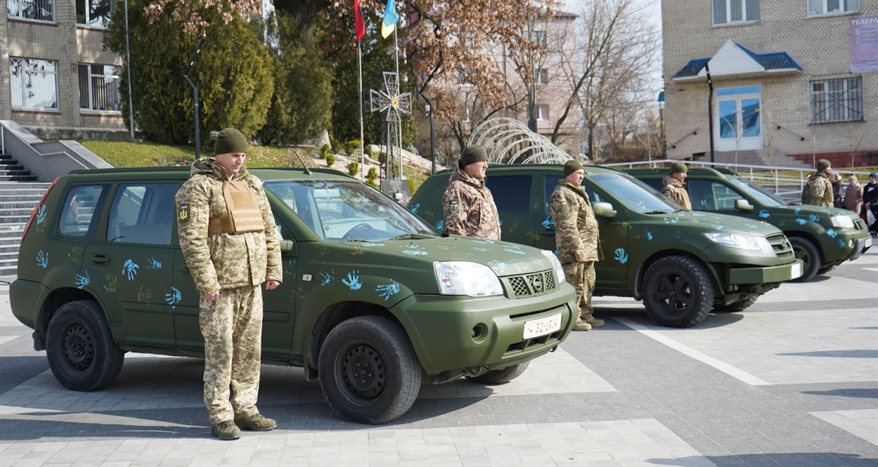 Загальна вартість автівок — 10 тисяч 600 євро. Ще близько тисячі євро благодійний фонд доклав на те, щоб їх відремонтувати.