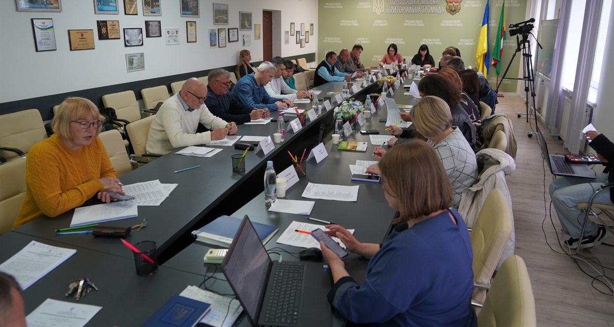 27 травня депутати міської ради виділили кошти на облаштування пунктів у селах Підлісний Олексинець, Немиринці та Нове Поріччя