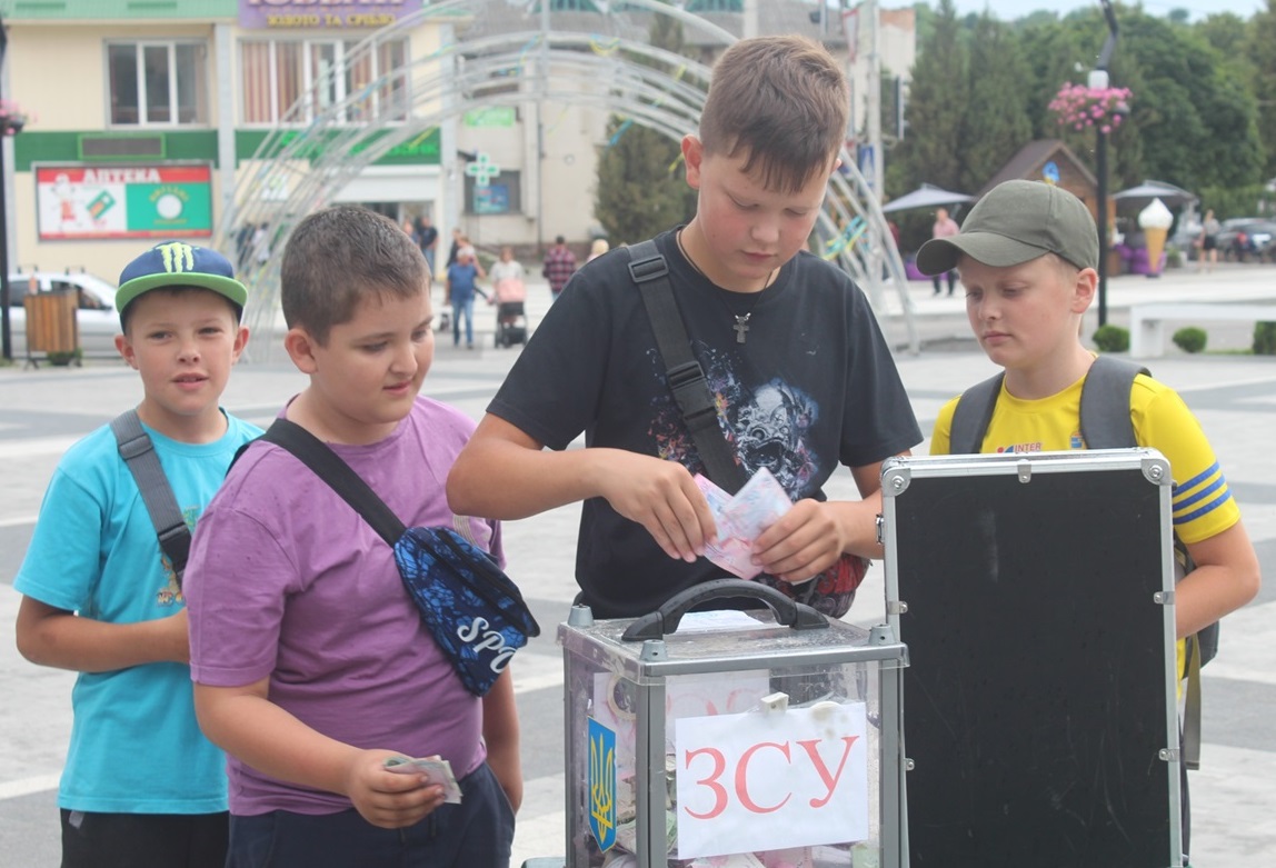 Дитячий патруль блокпосту з вул. Іоанна Павла ІІ