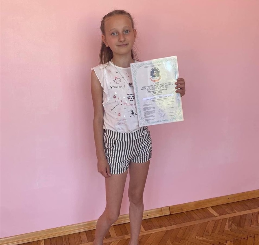 Польова Тетяна з дипломом лауреата ІІІ ступення Всеукраїнського конкурсу читців ім. Т. Г. Шевченка