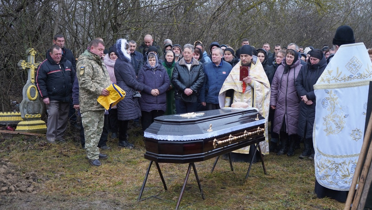 Молитва за упокій душі Героя на кладовищі.